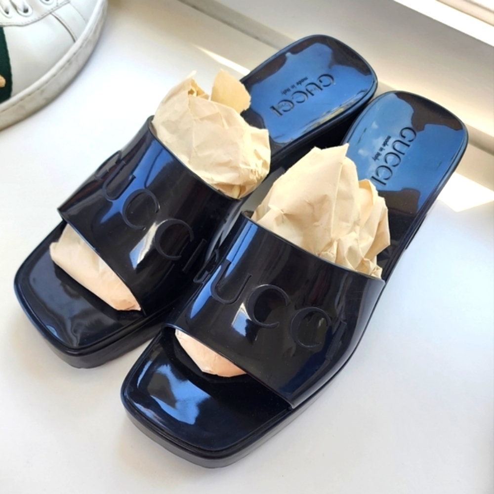 GUCCI Size 37 Slides